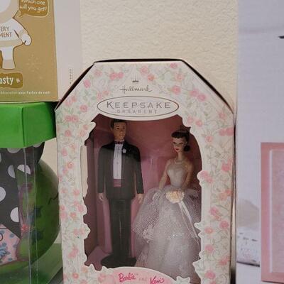 Lot 14: Assorted Hallmark Christmas Ornaments 