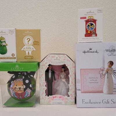 Lot 14: Assorted Hallmark Christmas Ornaments 