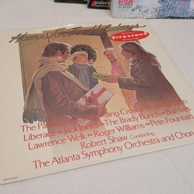 Lot 15: Assorted Vintage CHRISTMAS Vinyl Records 