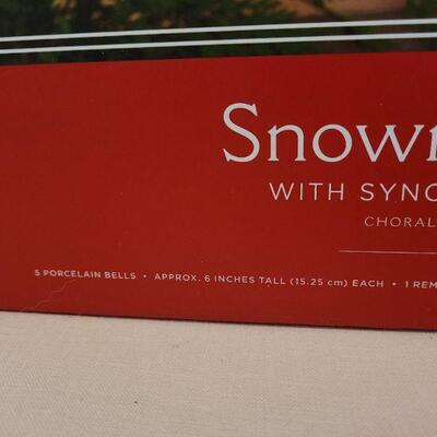 Lot 19: Vintage SNOWMEN BELL CHOIR LED Synchronized Color Changing Deco NEW