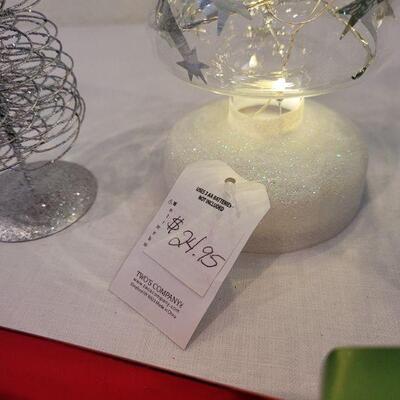 Lot 20: Assorted Christmas Tree Home Deco 