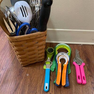 Kitchen Utensils Lot 85