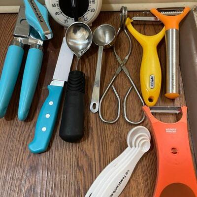 More Kitchen Utensils - Lot 86