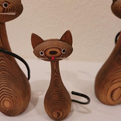 Lot 3: (4) Vintage Mid Century Wood Cat Family 
