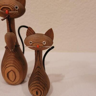 Lot 3: (4) Vintage Mid Century Wood Cat Family 