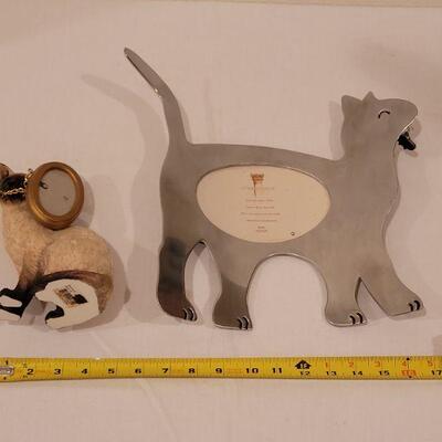 Lot 9: (2) Cat Picture Frames