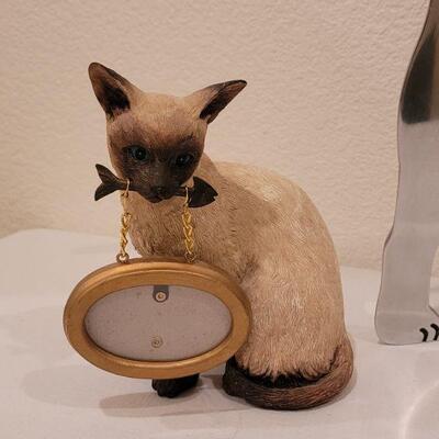 Lot 9: (2) Cat Picture Frames