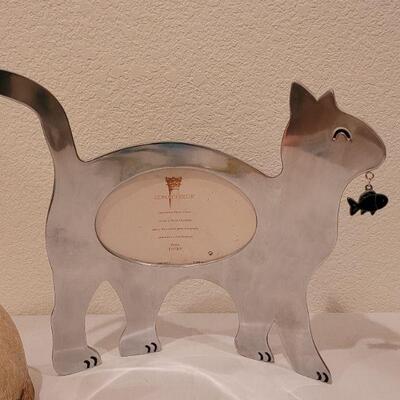 Lot 9: (2) Cat Picture Frames