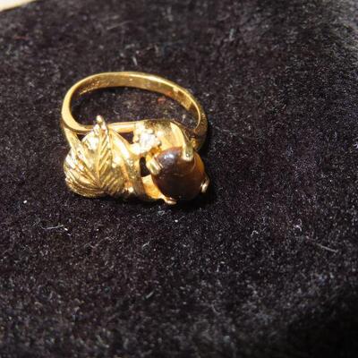 Amber leaf ring