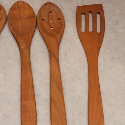 Lot 6: Wood Rolling Pin and Kitchen Utensils 