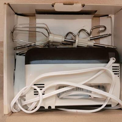 Lot 10: Vintage in Box Moulinex Hand Mixers