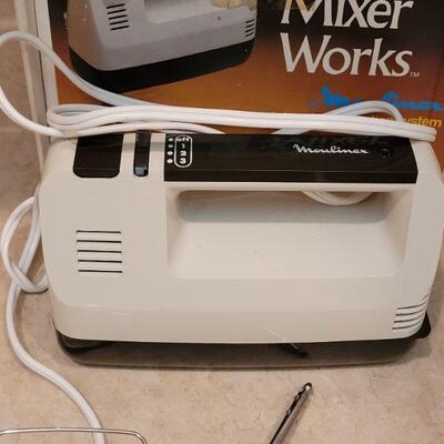 Lot 10: Vintage in Box Moulinex Hand Mixers