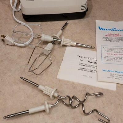 Lot 10: Vintage in Box Moulinex Hand Mixers