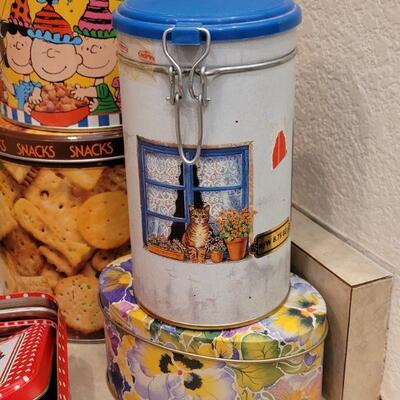 Lot 12: Vintage Metal Tin Lot