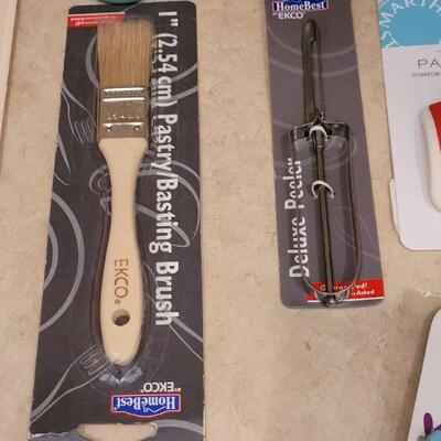 Lot 15: All NEW Kitchen Utensils and Accessories Lot