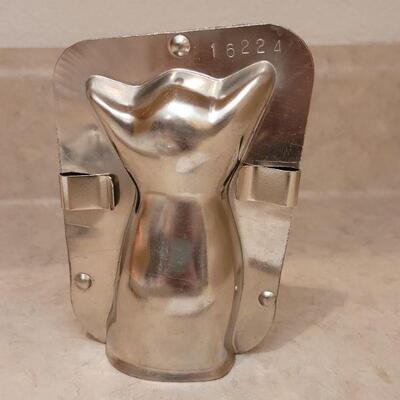 Lot 16: NEW Chocolate Molds Lot 