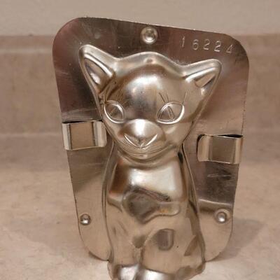Lot 16: NEW Chocolate Molds Lot 