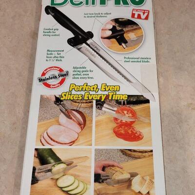 Lot 17: Deli PRO Knife