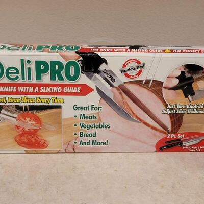 Lot 17: Deli PRO Knife
