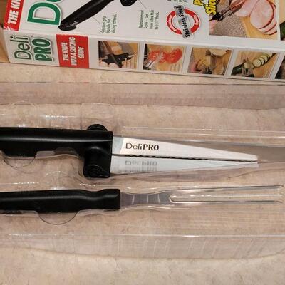 Lot 17: Deli PRO Knife