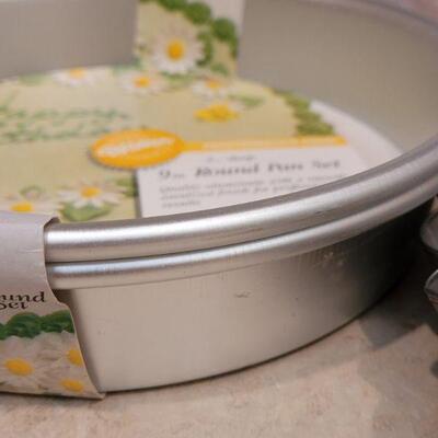 Lot 20: New Martha Stewart Baker's Blade, (2) Wilton 9" Pan Set, Baker's Secret Pan