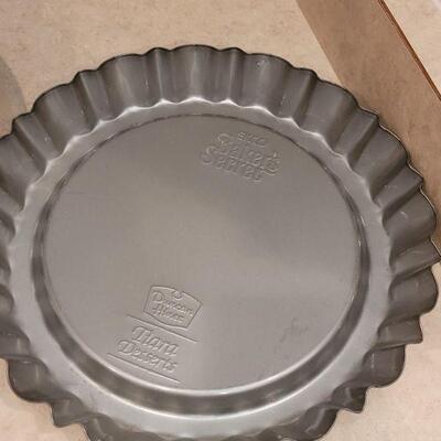 Lot 20: New Martha Stewart Baker's Blade, (2) Wilton 9" Pan Set, Baker's Secret Pan