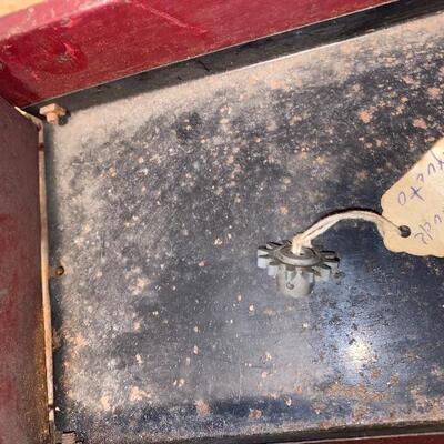 Lot 333: Antique Pressed Steel Structo Toys Windup Dump Truck 