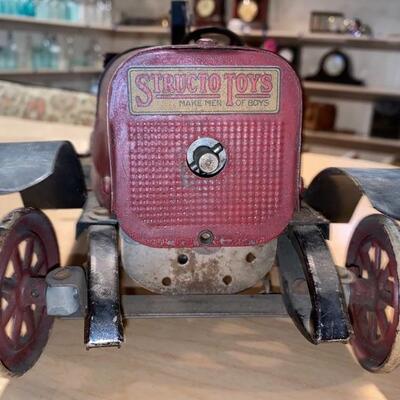 Lot 333: Antique Pressed Steel Structo Toys Windup Dump Truck 