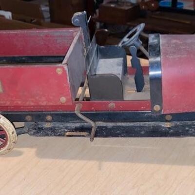 Lot 333: Antique Pressed Steel Structo Toys Windup Dump Truck 