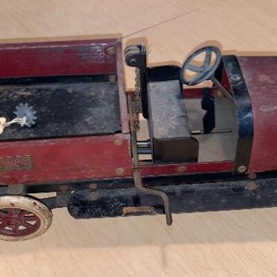 Lot 333: Antique Pressed Steel Structo Toys Windup Dump Truck 