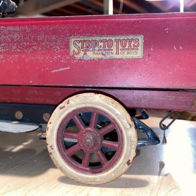 Lot 333: Antique Pressed Steel Structo Toys Windup Dump Truck 