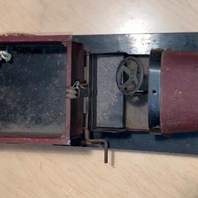 Lot 333: Antique Pressed Steel Structo Toys Windup Dump Truck 