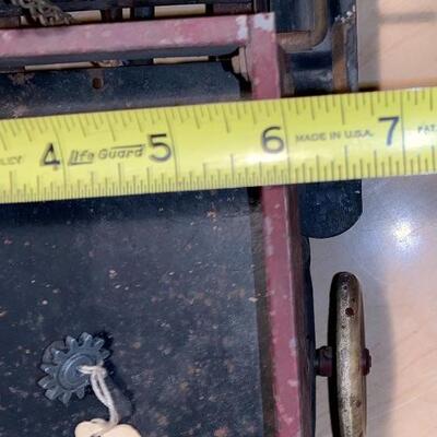 Lot 333: Antique Pressed Steel Structo Toys Windup Dump Truck 