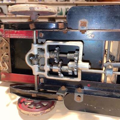 Lot 333: Antique Pressed Steel Structo Toys Windup Dump Truck 