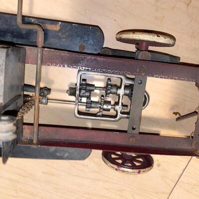 Lot 333: Antique Pressed Steel Structo Toys Windup Dump Truck 