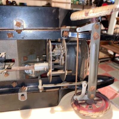 Lot 333: Antique Pressed Steel Structo Toys Windup Dump Truck 