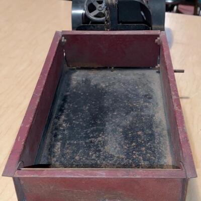 Lot 333: Antique Pressed Steel Structo Toys Windup Dump Truck 