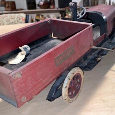 Lot 333: Antique Pressed Steel Structo Toys Windup Dump Truck 