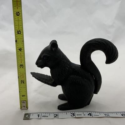 -27- VINTAGE | Cast Iron Squirrel Nut Cracker