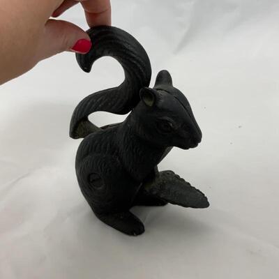 -27- VINTAGE | Cast Iron Squirrel Nut Cracker