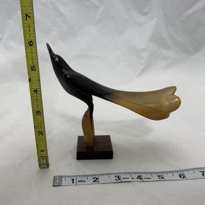 -31- VINTAGE | 1960s Carved Horn Bird | Crow Raven Starling 