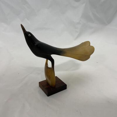 -31- VINTAGE | 1960s Carved Horn Bird | Crow Raven Starling 