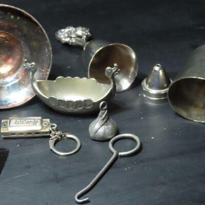 Silver tone pieces 