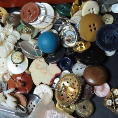 Box of vintage buttons 