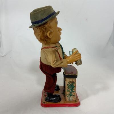 -111- VINTAGE | Charley Weaver Bartender | Battery-Operated Toy