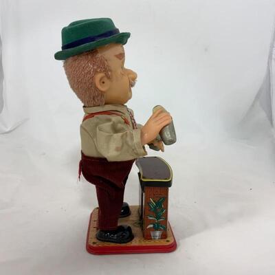 -114- VINTAGE | Charley Weaver Bartender | Great Condition!