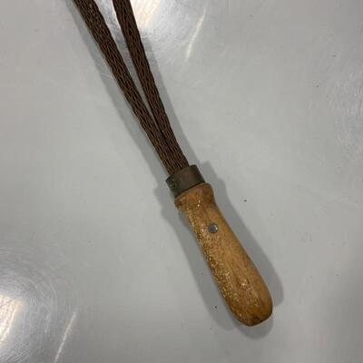-127- VINTAGE | Woven Rug Beater | 28â€ long