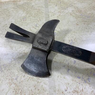 -132- VINTAGE | Bridgeport | Tomahawk #121 | Crate Opener/Hammer