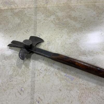 -132- VINTAGE | Bridgeport | Tomahawk #121 | Crate Opener/Hammer