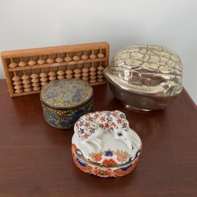 S195 Decorative Porcelain Items 